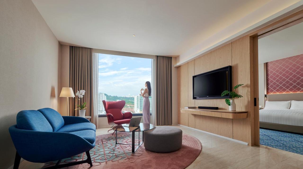 Amari Spice Penang Hotel Bayan Lepas Buitenkant foto A suite at the hotel