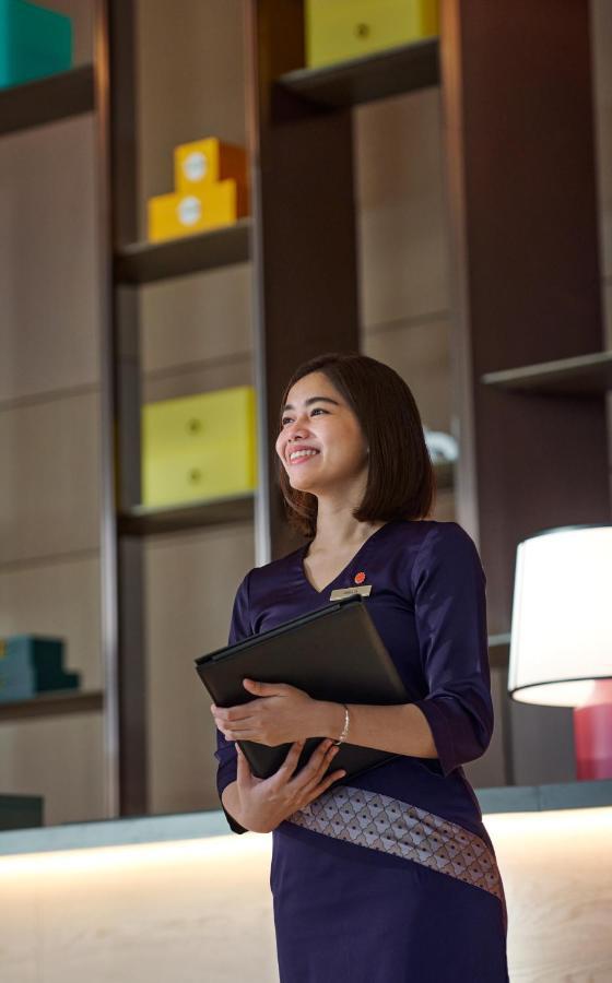 Amari Spice Penang Hotel Bayan Lepas Buitenkant foto A student at the library