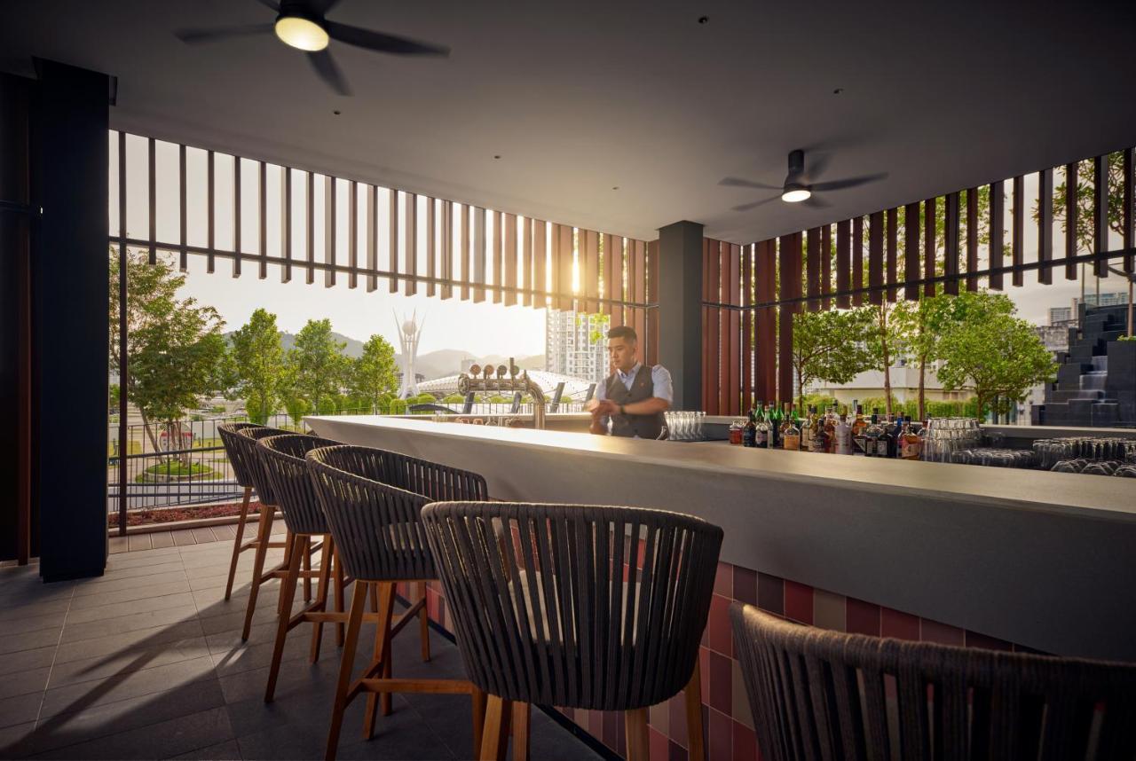 Amari Spice Penang Hotel Bayan Lepas Buitenkant foto The Sky Bar