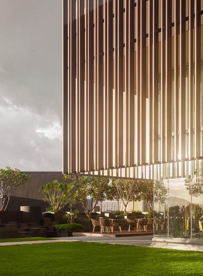 Amari Spice Penang Hotel Bayan Lepas Buitenkant foto The building's facade